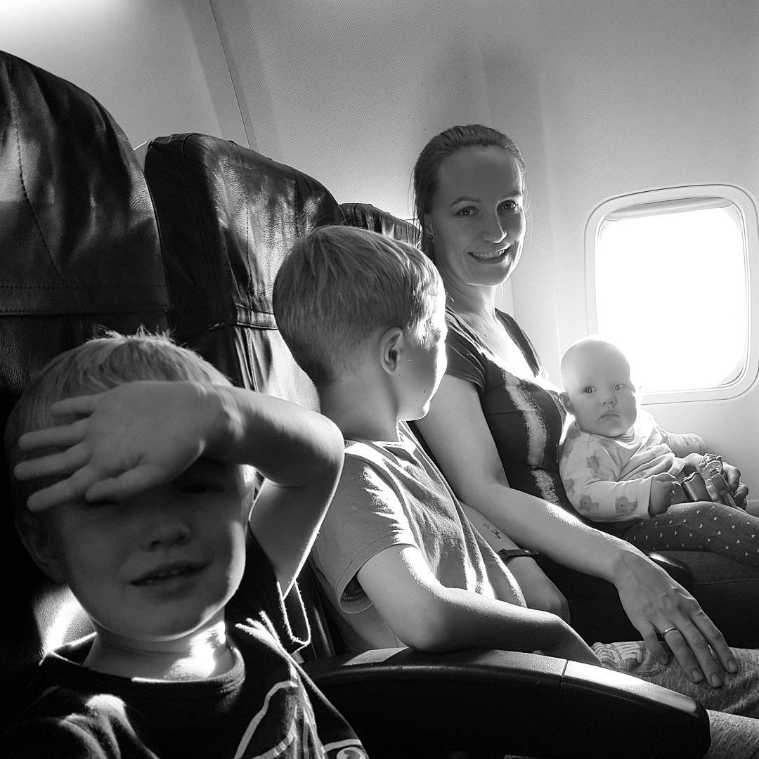 rodzina, mama, dzieci, samolot